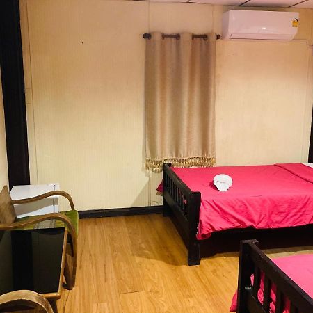 Noom Guesthouse Лопбури Экстерьер фото