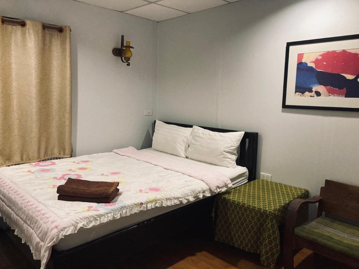 Noom Guesthouse Лопбури Экстерьер фото