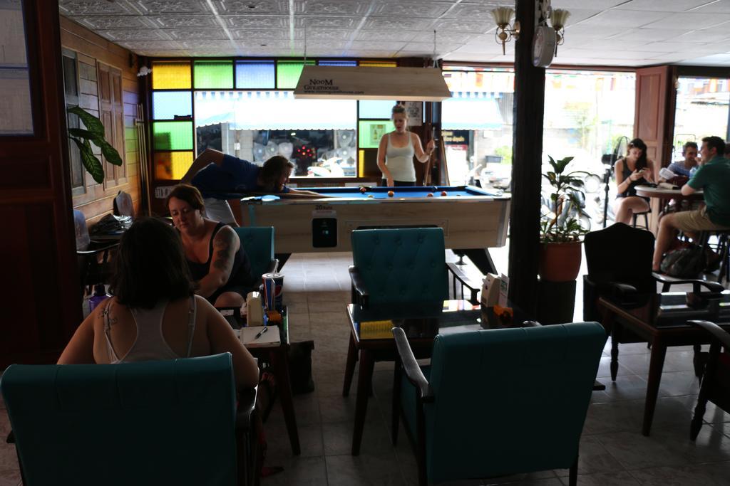 Noom Guesthouse Лопбури Экстерьер фото