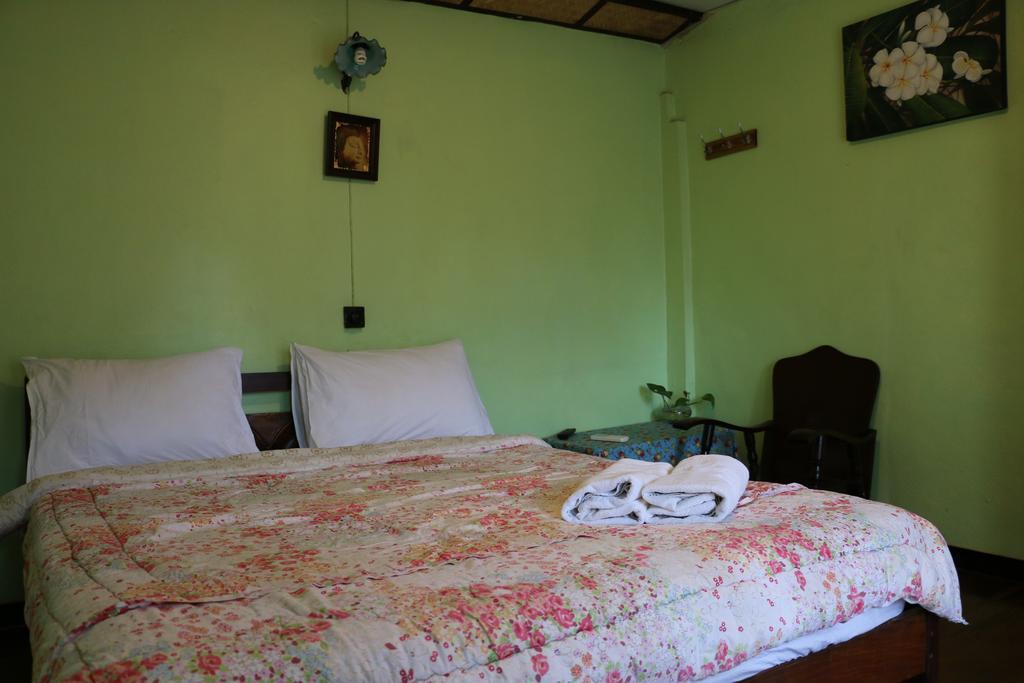 Noom Guesthouse Лопбури Экстерьер фото