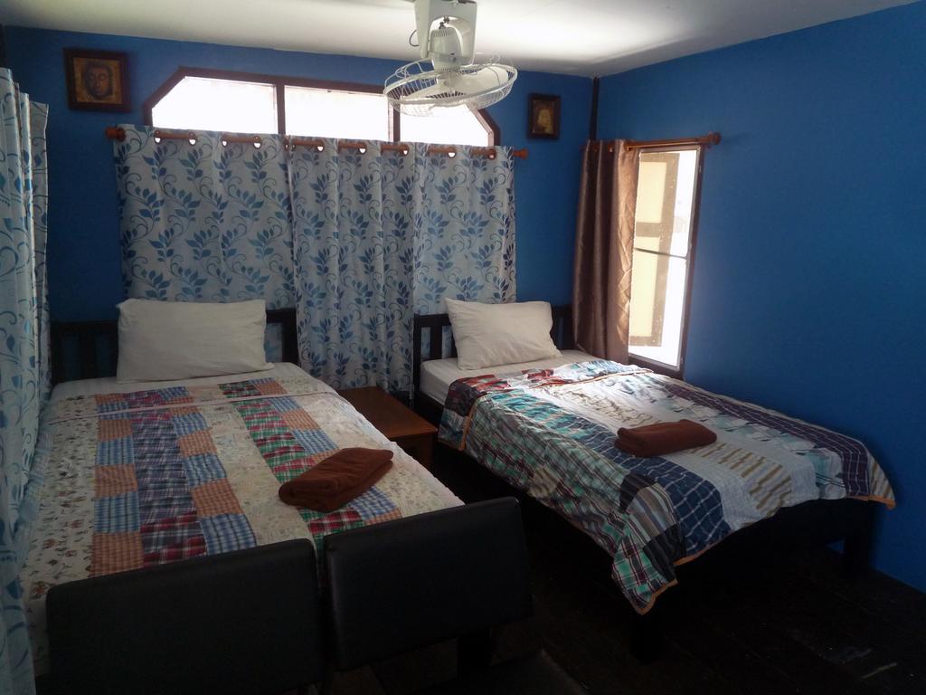 Noom Guesthouse Лопбури Экстерьер фото