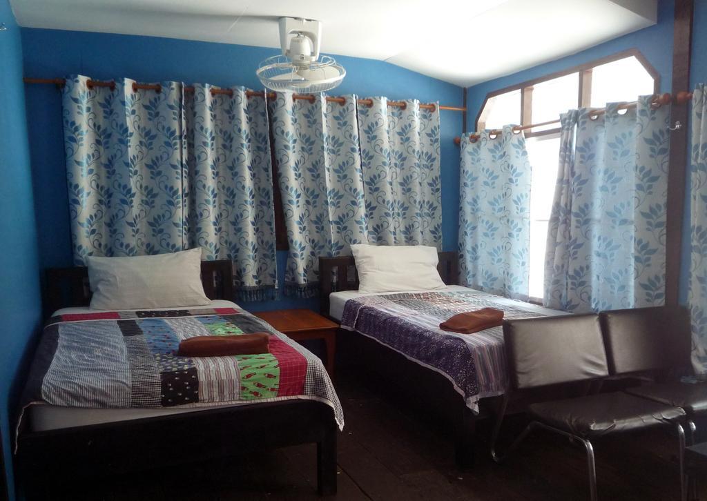 Noom Guesthouse Лопбури Экстерьер фото
