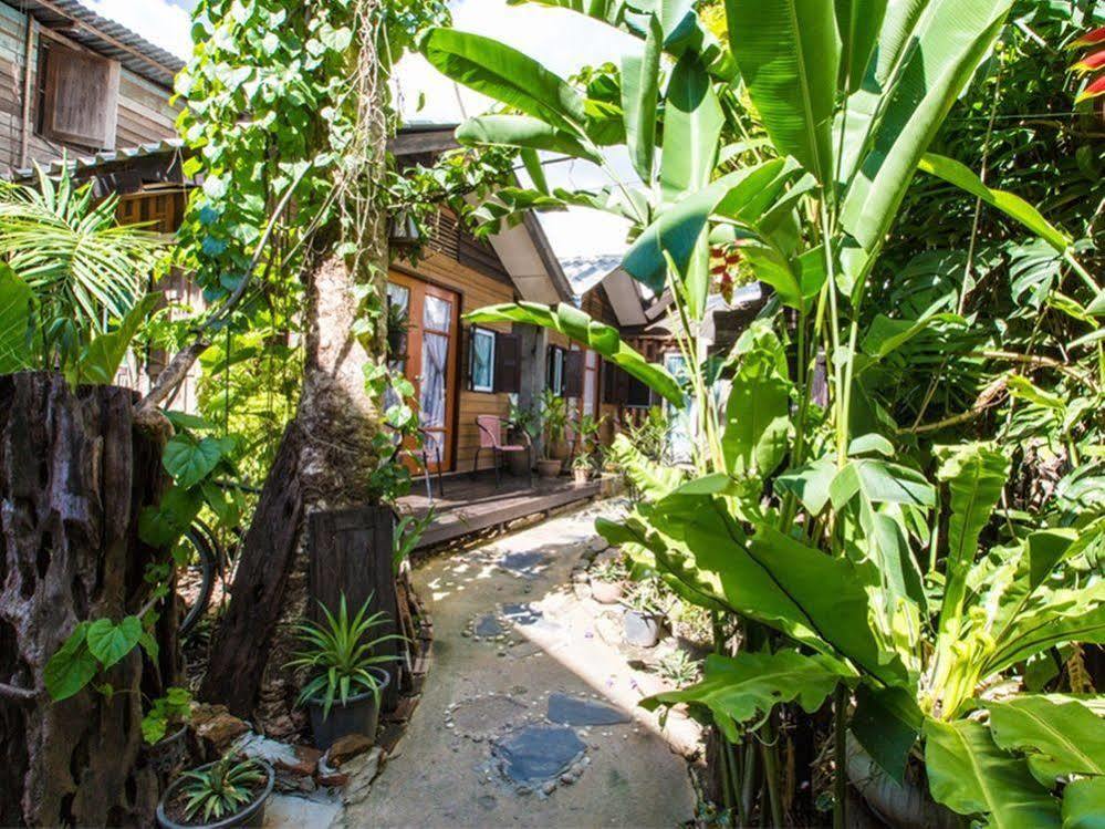 Noom Guesthouse Лопбури Экстерьер фото
