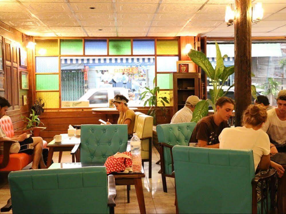 Noom Guesthouse Лопбури Экстерьер фото